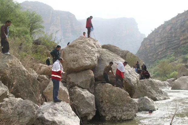 کشف پیکر دومین مفقودی حادثه سقوط خودرو به رودخانه کشکان کشف پیکر دومین مفقودی حادثه سقوط خودرو به رودخانه کشکان