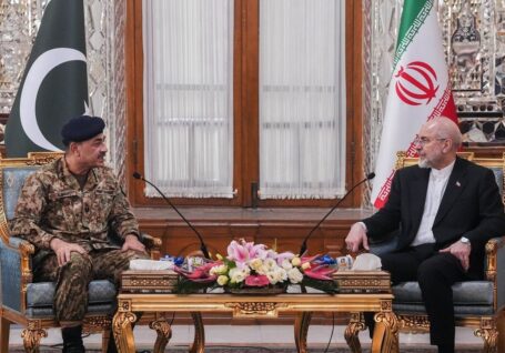 قالیباف در دیدار با فرمانده ارتش پاکستان: آتش‌بس فراگیر بند توافق اولیه است