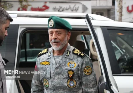 دریادار سیاری: ادامه راه شهدا، کلید موفقیت کشور