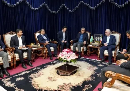 مومنی: هدف گذاری تجارت ۱۰ میلیارد دلاری ایران و پاکستان عملیاتی می شود