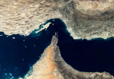 حق بیمه عبور از تنگه هرمز ناگهان ۲۵ برابر شد