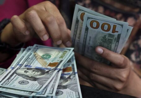 قیمت دلار بازار آزاد در ابتدای روز شنبه ۲۹ فروردین ۱۴۰۵/ آیا دلار به کانال ۱۴۰ هزار تومان برمی‌گردد؟ + جدول