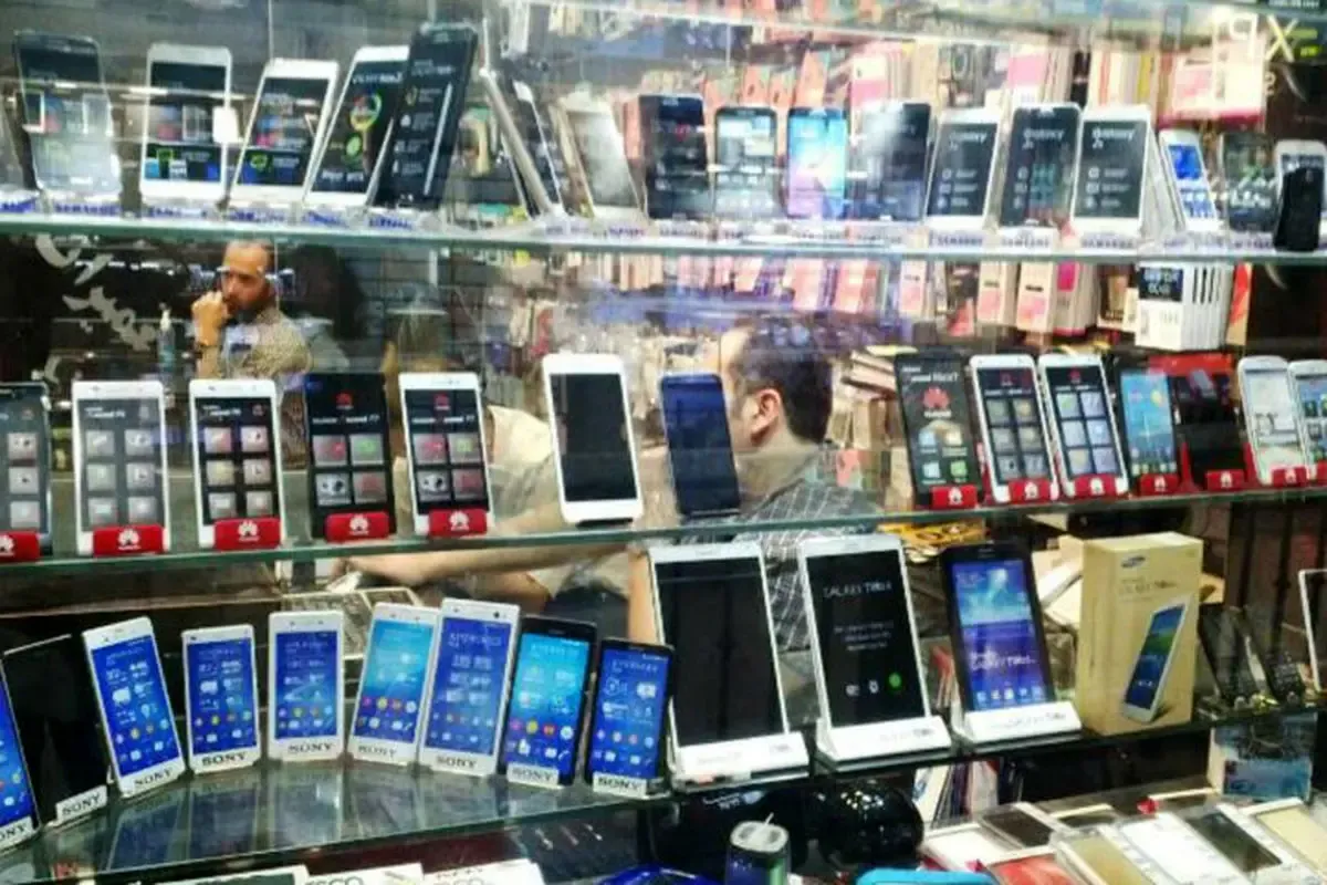 بازار موبایل قفل شد؛ نه خریداری هست و نه فروشنده! بازار موبایل قفل شد؛ نه خریداری هست و نه فروشنده!