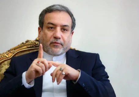 بررسی تبعات جنگ ایران بر اقتصاد آمریکا توسط عراقچی