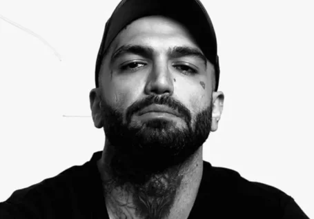 پخش مداحی مهدی رسولی در ماشین خواننده رپ آن ورِآبی