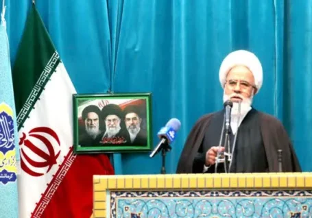 امام جمعه کرمانشاه: پاسخ نیروهای مسلح به دشمن فلج کننده خواهد بود