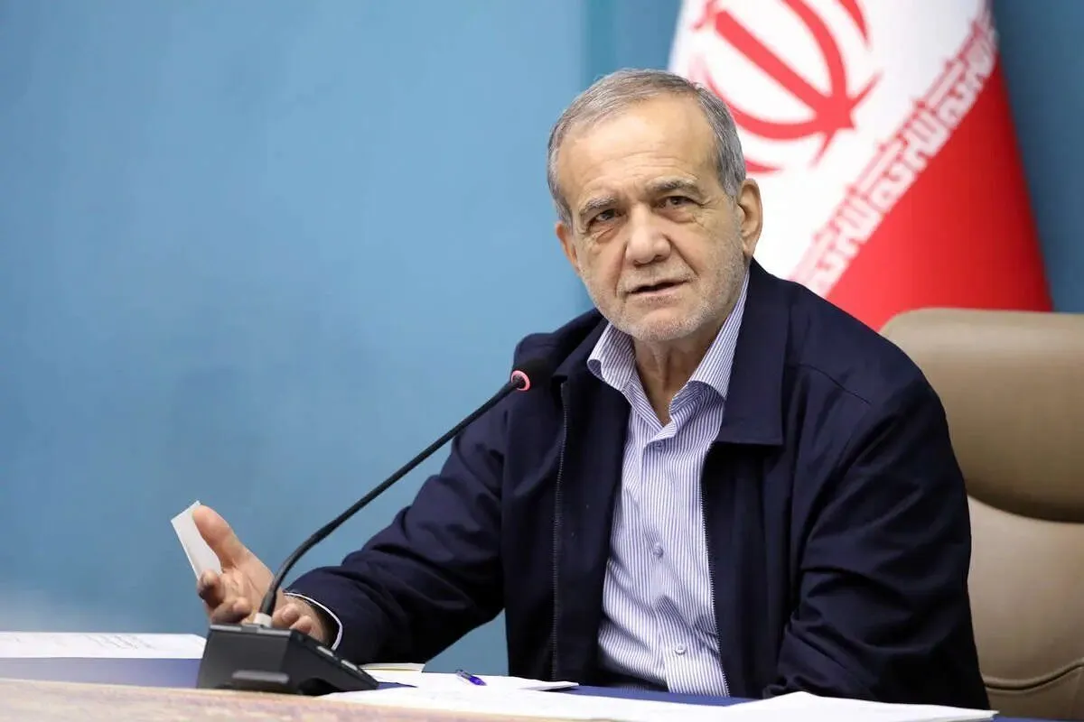 پزشکیان: به رهبر شهید گفتم اگر بخواهیم شرایط «نه جنگ نه صلح» را حل کنیم، چه کار باید انجام دهیم؟ آقا اجازه داد که گفت وگو ادامه پیدا کند و فرمودند بروید و مسأله را حل کنید