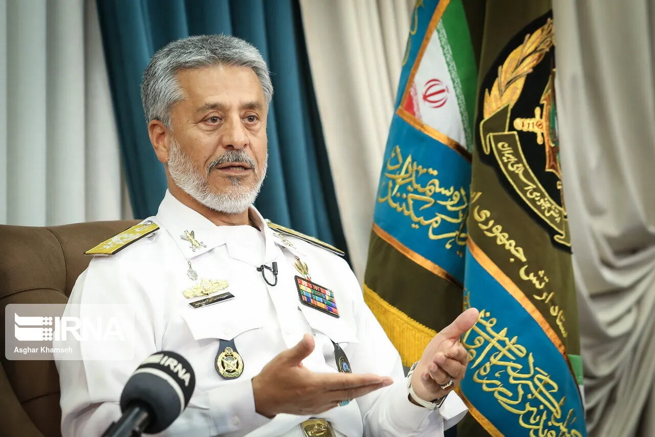 دریادار سیاری: نیروی های نظامی کشور از پیشرفته ترین تجهیزات بهره مند هستند دریادار سیاری: نیروی های نظامی کشور از پیشرفته ترین تجهیزات بهره مند هستند