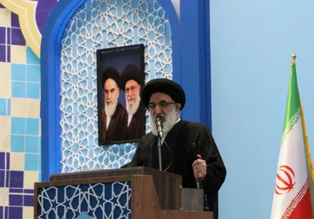 امام جمعه کرج: دشمن در مذاکرات به دنبال تفرقه افکنی است