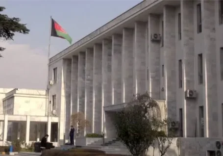 وزارت خارجه افغانستان کاردار پاکستان را به دلیل نقض حریم هوایی احضار کرد
