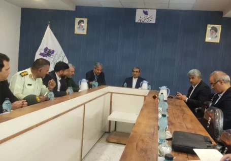 تمرکز تمامی زیرساخت ها در شهر مشهد خطای بزرگ است