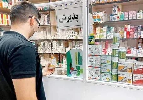 داروخانه داران برای پاس کردن چک ها خانه و طلا می فروشند