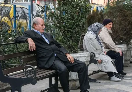 مستمری بازنشستگان را تقویت کنید/ برای کاهش هزینه ها، مدیریت را ارتقا دهید
