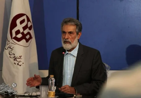 هنر مورد قبول از نگاه امام(ره) با صدای گوینده «قصه ظهر جمعه» + صوت