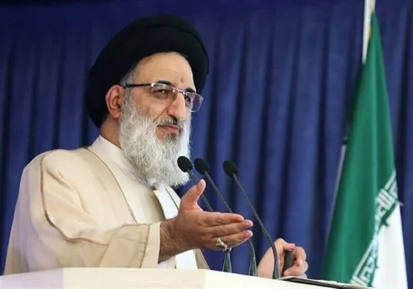 امام جمعه کرج خطوط قرمز مناظره را تشریح کرد؛ غنی سازی بخشی از هویت ایران است/ برخی ابهامات در بعضی موضوعات جزو استراتژی است تا خط اصلی لو نرود