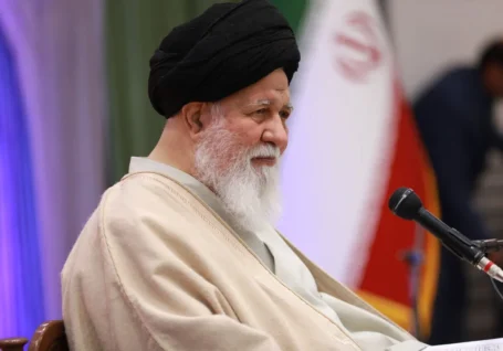امام جمعه مشهد: پیامبر اکرم وقتی برای حضرت علی(ع) دعا کرد، نگفت خدایا به علی اسلحه بده/ خشن ترین اتفاقات تاریخ در صحنه کربلا و در مقابله با شیعه است