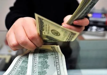 قیمت زمان بازگشایی بازار دلار، یورو و سایر ارزها امروز ۲۰ خرداد ۱۴۰۵/ دلار به این کانال حساس برگشت + جدول