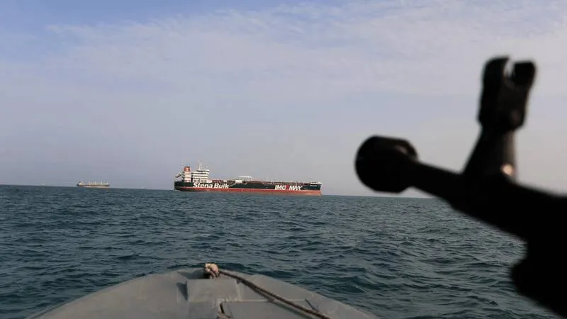 عبور ۲۰ فروند شناور از تنگه هرمز با هماهنگی سپاه +فیلم عبور ۲۰ فروند شناور از تنگه هرمز با هماهنگی سپاه +فیلم