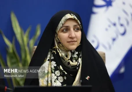 بهروزآذر: زنان از قطعی شبکه اینترنت بیشترین صدمه را دیده اند
