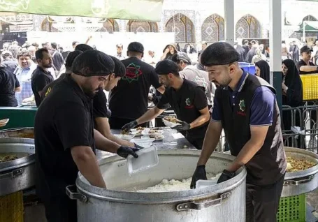 توزیع ۳۰ هزار وعده غذایی میان زائران حرم حضرت عباس(ع) در عید قربان