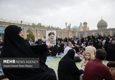 دومین روز مراسم یادبود خانواده امام شهید و رهبر معظم انقلاب اسلامی برگزار شد