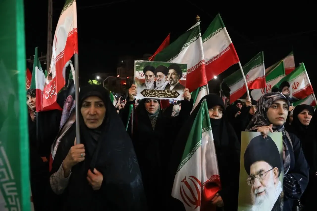 مردم آزادشهر: حمایت از رهبر تا پای جان ادامه دارد