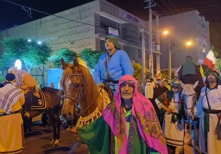 بازسازی واقعه غدیر خم در نود و پنجمین تجمع شبانه مردم ساوه