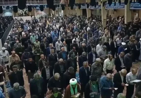 اقامه نماز استغاثه به حضرت ولی عصر(عج) در حسینیه شهدای اراک