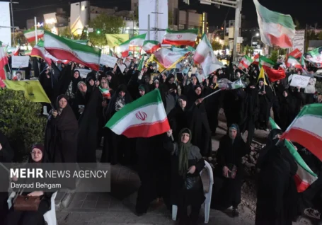 میدان داری مردم آزادشهر در حمایت از آرمان های انقلاب