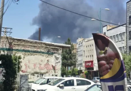 آتش سوزی در یک انبار واقع در میدان قیام