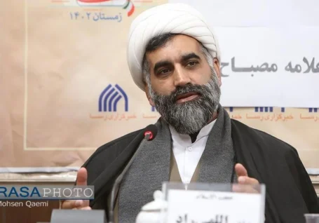 وحدت، استقلال و دشمن شناسی؛ سه رکن اساسی در اندیشه امامین انقلاب