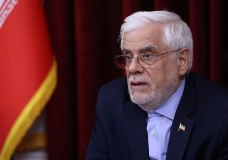 عارف: عبور از بحران ها با اتکا به توان داخلی و مقاومت ممکن است