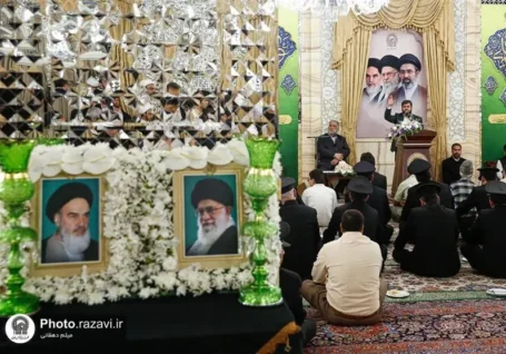 میثاق غدیر در سایه سار روح الله؛ طنین نغمه های ولایی در حرم رضوی